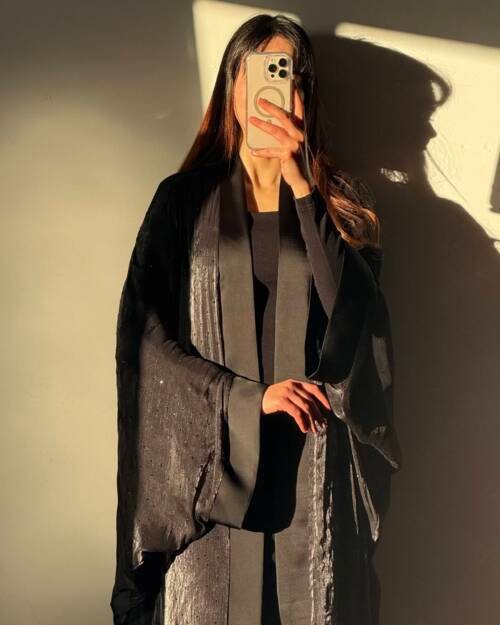 Abaya organza ornée de strass